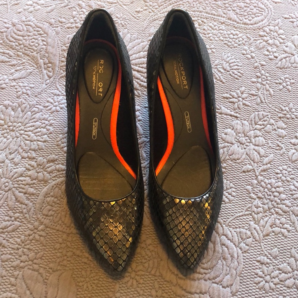 Black Pumps!
